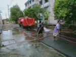 ร่วมกันพัฒนา และฉีดล้างทำความสะอาดถนน บริเวณหน้าสำนักงานเทศบ