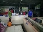 ฉีดล้างทำความสะอาดท่อระบายน้ำในตลาดสด