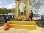 ดำเนินการซ่อมแซมปรับปรุงซุ้มพระบรมฉายาลักษณ์ บริเวณหน้าสำนัก