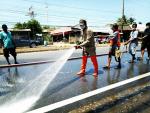 ฉีดล้างทำความสะอาดถนนฝั่งตะวันออกหมู่ที่ 3