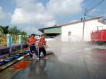 ฉีดล้างทำความสะอาด บริเวณ ถนนหน้าศูนย์พัฒนาเด็กเล็กเทศบาลตำบ